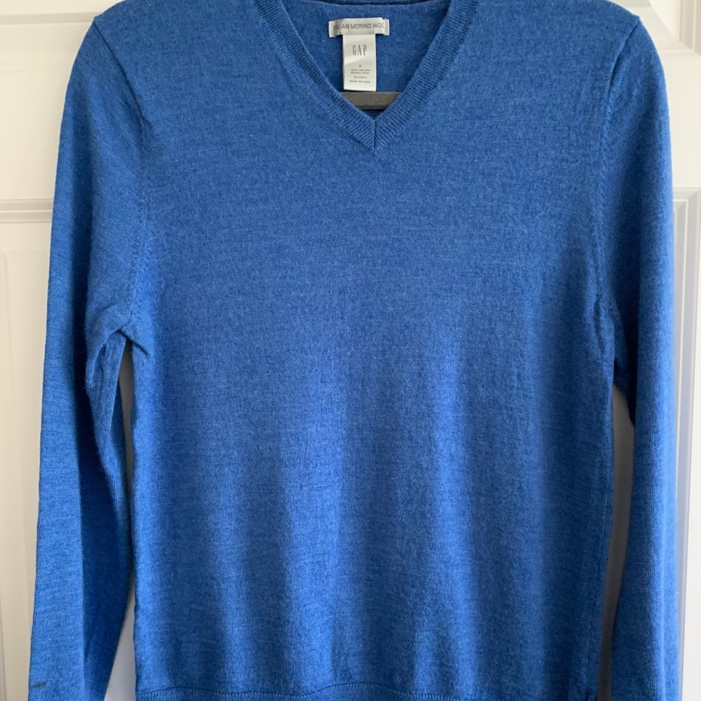 GAP V-neck merino wool